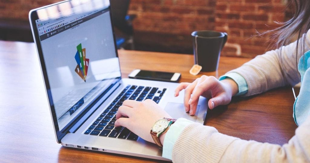 Cum Deschizi o Firmă SRL Online în 2026: Pași, Acte și Costuri