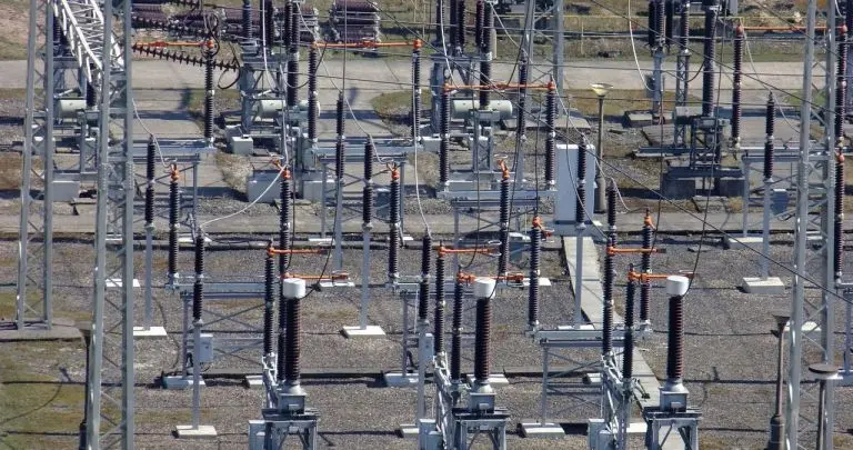 Cum schimbi furnizorul de energie și gaze în 3 pași - 2026